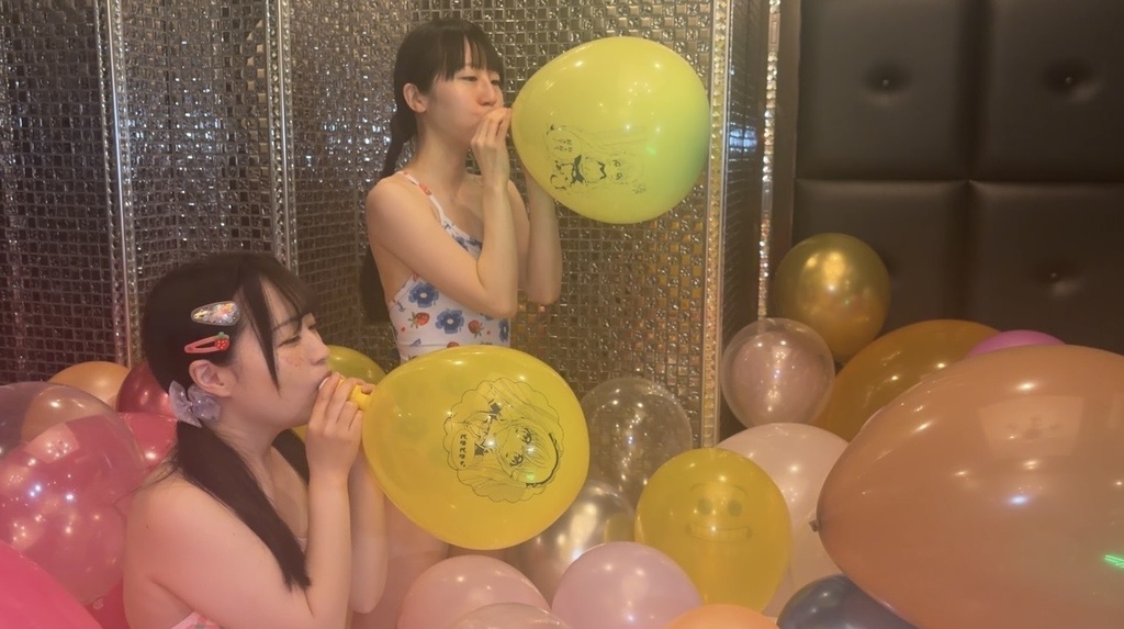 黄色いイラスト風船をふくらませる夢姫しほさんとごみやしこさん