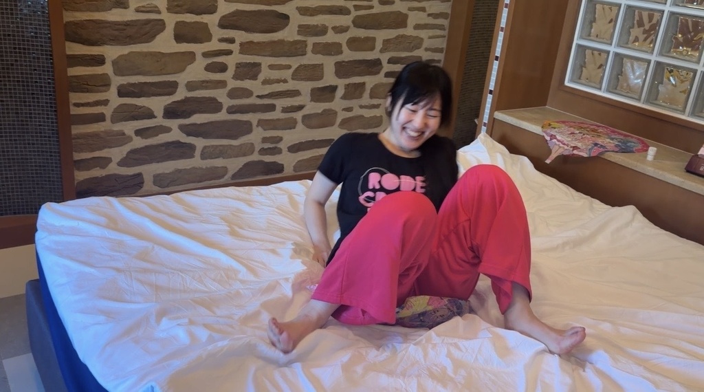 マイラーバルーンが割れて笑う夢姫しほさん